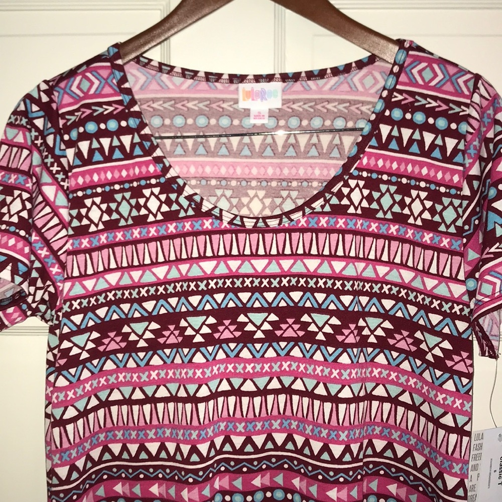 NWT LulaRoe Classic Tee in fun Pink Aztec